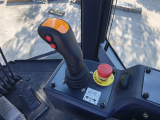 【電控操縱手柄】電控按鈕式換擋手柄，配置定速巡航手油門，輕鬆駕馭。