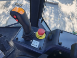 【電控操縱手柄】電控按鈕式換擋手柄，配置定速巡航手油門，輕鬆駕馭。