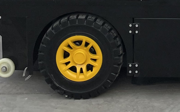 【輪胎】400-100加大實心輪胎，防刮 防刺更耐用。