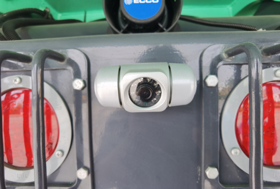 【全景倒車輔助視頻係統】實時獲取周邊視頻影像，保證行車安全。