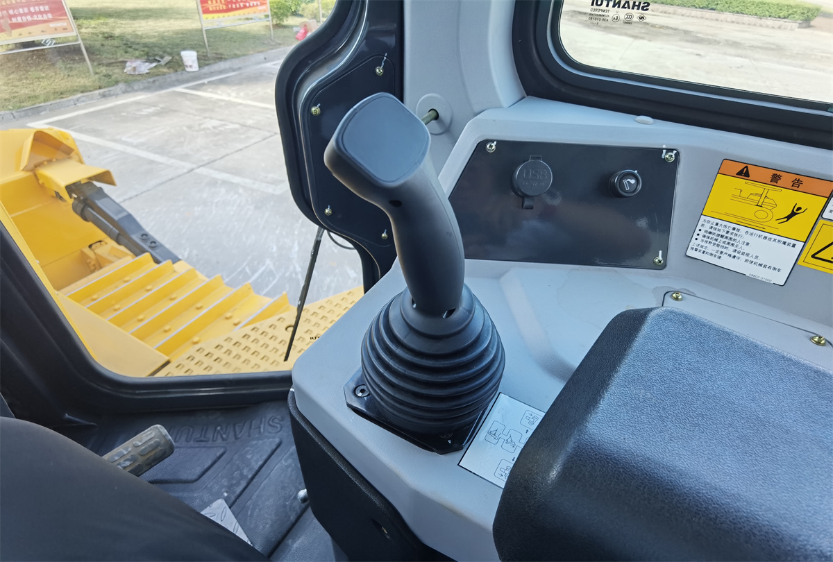 【VR全景展示】山推DH24-G XL推土机操纵系统