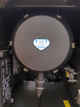 【空氣濾清器】空氣過濾係統采用3級過濾，標準配置油浴式預濾器，保證進氣清潔，保護發動機，並且便於維護保養。