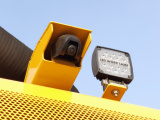 【360全景攝像頭】操作者可以無死角監控周邊環境，視野開闊，安全駕駛。