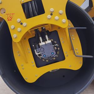 【多图】【VR全景展示】山推SRD13-G双钢轮压路机国际知名液压件细节图_高清图