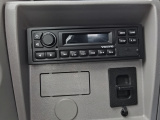 【舒适作业】配置蓝牙收音机，14个空调出风口，舒适作业。