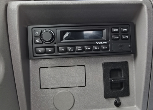 【舒適作業】配置藍牙收音機，14個空調出風口，舒適作業。