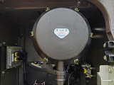 【空氣濾清器】空氣過濾係統采用3級過濾，標準配置油浴式預濾器，保證進氣清潔，保護發動機，並且便於維護保養。