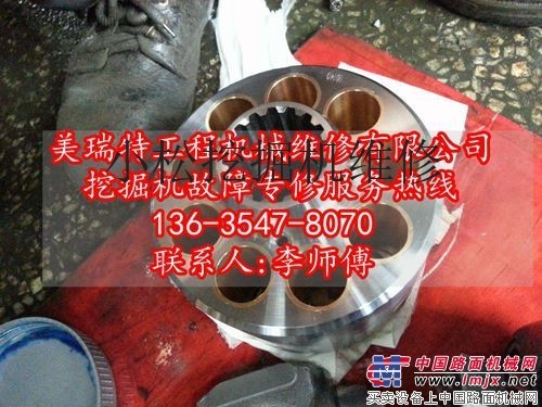 安龙县维修小松挖掘机“行走跑偏”故障解决方案