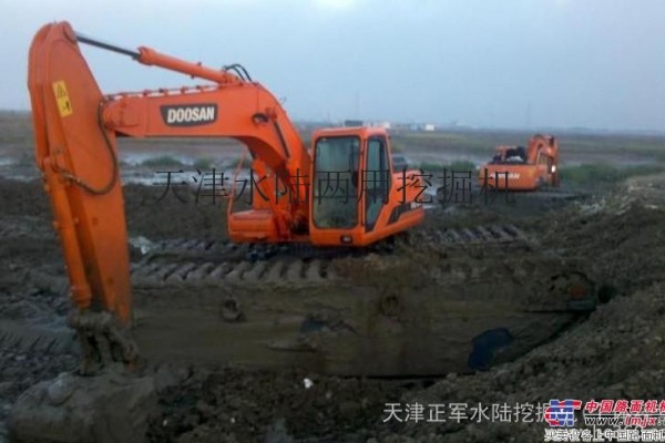 秦皇岛湿地挖掘机出租水陆水上挖掘机租赁13141114354