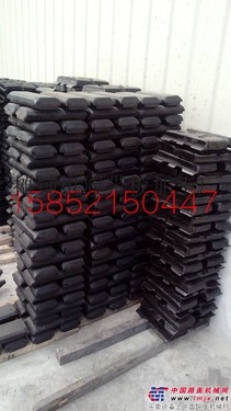 福格勒S2500摊铺机履带板胶块全球