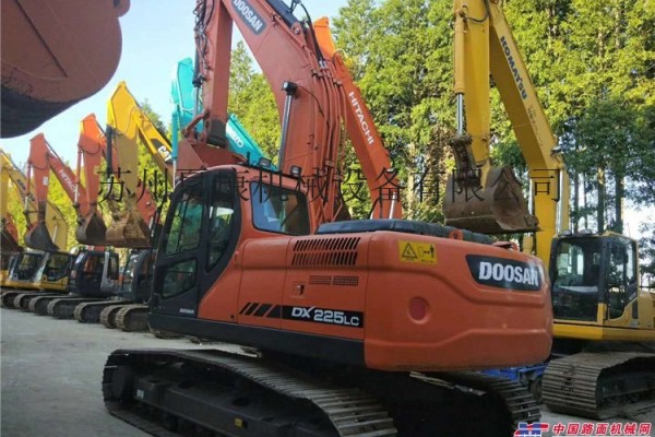 出售二手斗山DX225挖掘机小松 卡特 日立 神钢 沃尔沃 现代 三一 等二手挖掘机