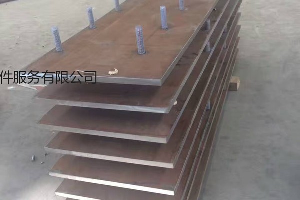徐州中联SUPER130摊铺机熨平板底板工艺上乘