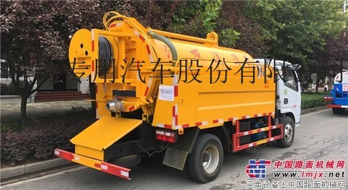 东风清洗4吨吸污车