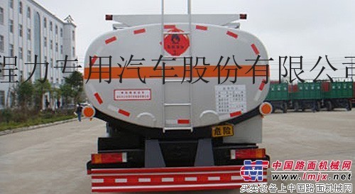 解放前四后八易燃液体罐式29方运输车