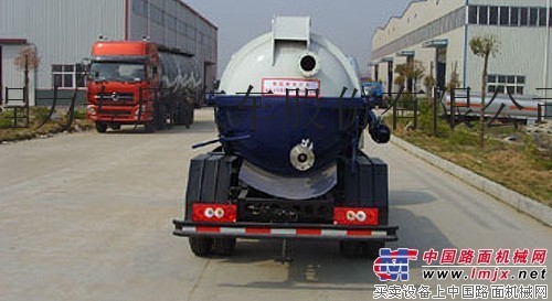 福田真空吸污车