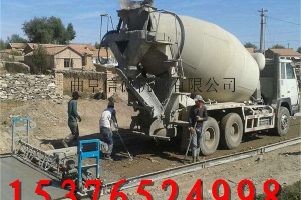 供應信德XD-450路麵整平機新疆和田市4-16米修路專用整平機 混凝土振動梁價格