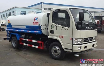 供应东风多利卡洒水车,5吨洒水车价格