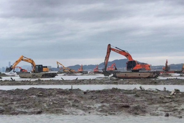 水中挖土机租赁船挖机清淤