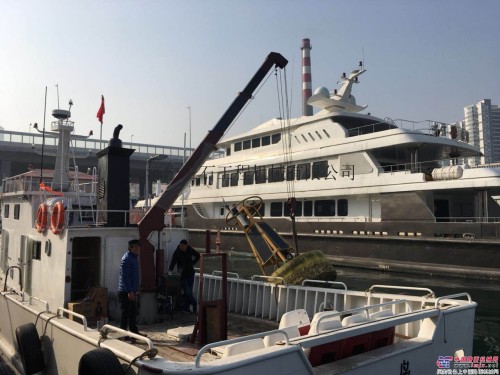山东青岛船吊定做 3吨3节臂船吊价格 操作简单 免费安装