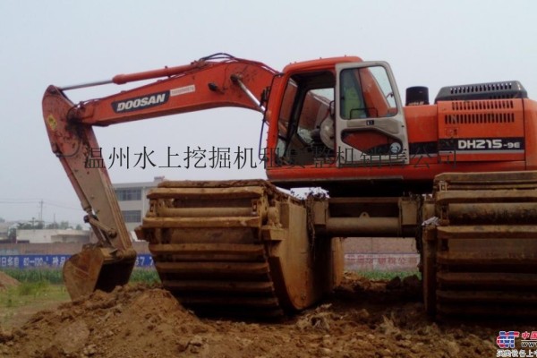 北京湿地挖掘机出租水上挖机租赁改装13141114354