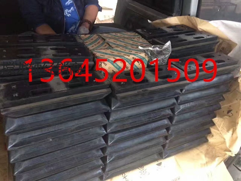 中联DTU90G摊铺机履带板胶块专业加工定制