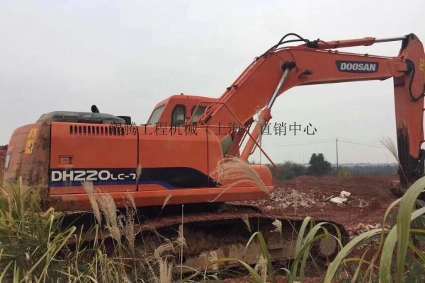 出售二手斗山220-7挖掘机，纯土方车