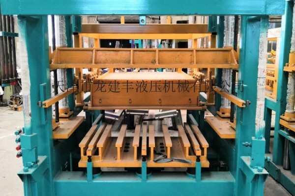 供应建丰砖机定制搅拌机 性价比较高的制砖机 天津建丰出口砖机