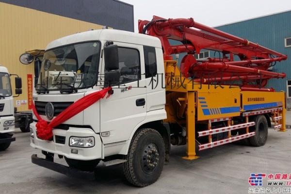 供应山东沃海重工33米混凝土泵车33米泵车价格33米车载式泵车