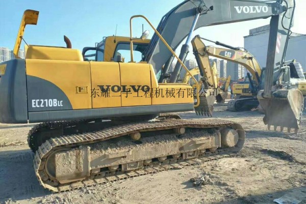 长沙二手挖掘机市场，沃尔沃210B、240B、290B、360B二手挖掘机。支持货到付款