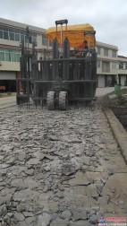黑龙江 建三江 多锤头破碎机水泥路面破碎机.许经理租赁施工