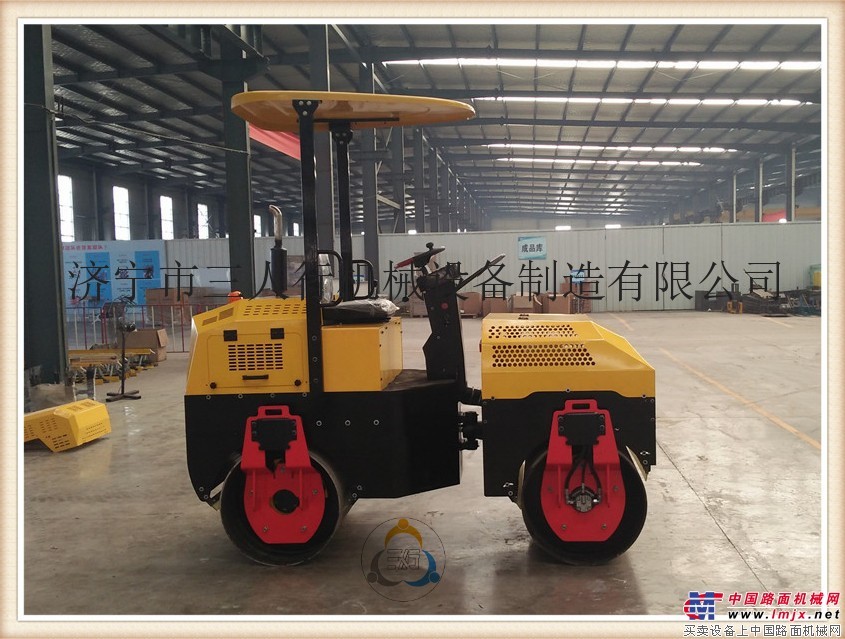 供应济宁市三人行机械设备制造有限公司SRX-300压路机