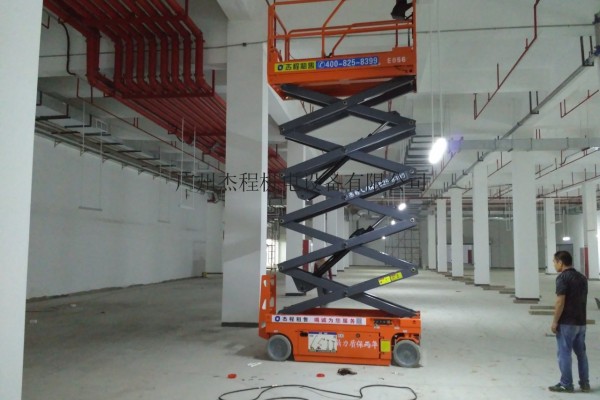 江门厂房消防管道安装用升降机出租&恩平充电式升降机