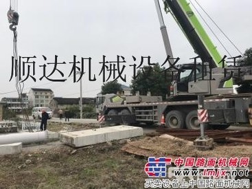 西昌吊車出租涼山吊車出租各類12-25-80-130汽車吊履帶吊