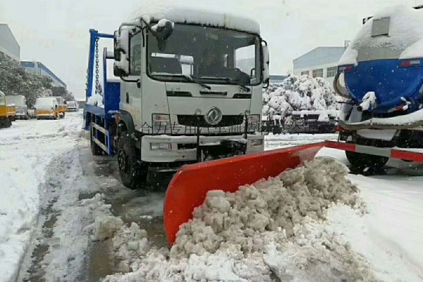 供应除雪铲 滚扫 除雪机设备 洒水车 环卫车都可安装