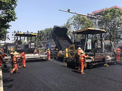 出租路麵養護車：惠州瀝青路麵建設公司-龍門瀝青道路攤鋪價格