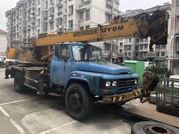 供应东岳8吨汽车吊，车况良好