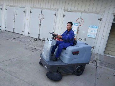 北京扫地车SD1400物业小型道路扫地车厂家供应