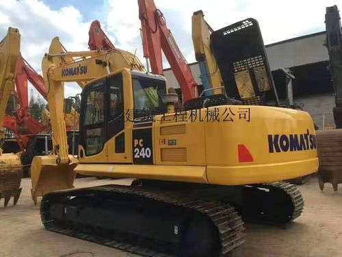 兰州低价出售二手小松200、240和360挖掘机，质保一年