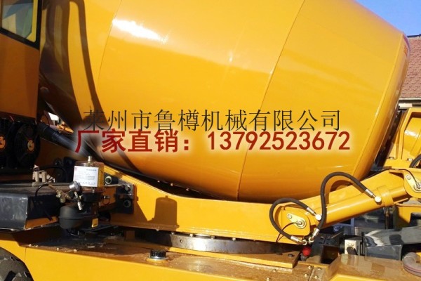 供應魯樽JBC1方小型攪拌機水泥泵車一體機熱銷款攪拌機