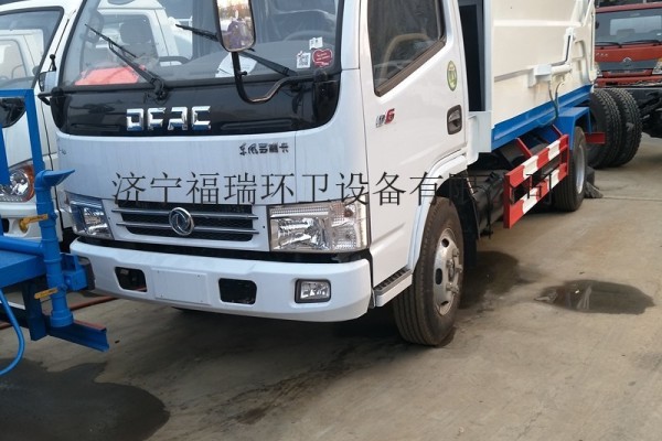 3吨5吨东风小型挂桶垃圾车厂家直销