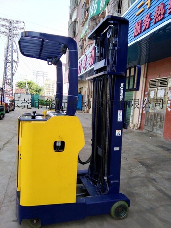 出售二手小松ＦＢ10ＲＬＦ-11叉车