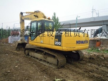 出租小松200-8挖掘机
