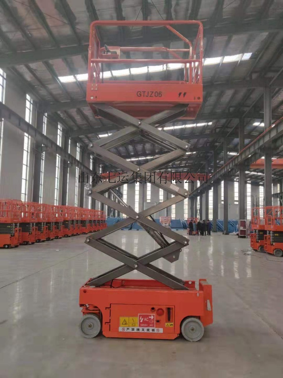 供应升降机 升降平台 高空作业设备 起重机械