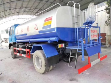出售二手东风洒水车，优质的底盘价格，全新的水泵/罐体及上装件，放心选购