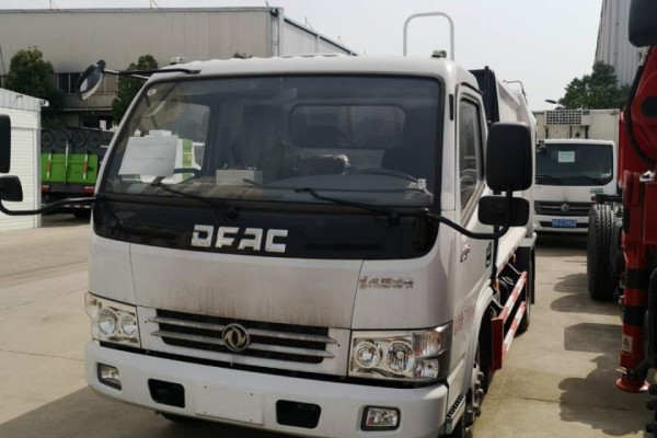 重庆垃圾车（压缩式、勾壁式、摆壁式）厂家自产自销