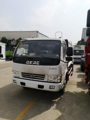 重庆垃圾车（压缩式、勾壁式、摆壁式）厂家自产自销