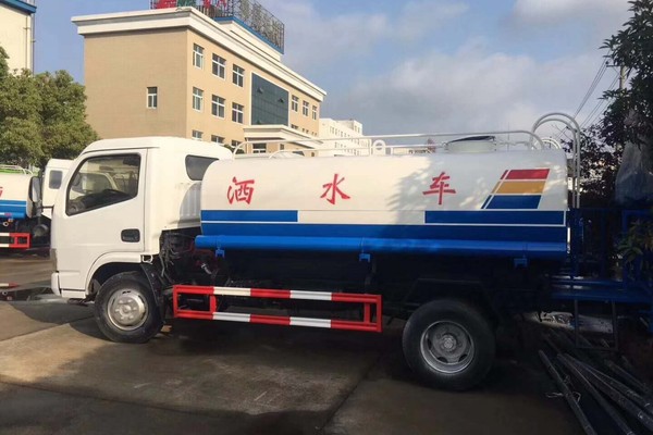 二手东风5吨位洒水车-物美价廉-先到先得-欢迎选购
