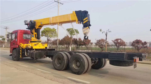 新疆随车吊徐工8吨10吨12吨14吨16吨随车吊价格_可分期购车。