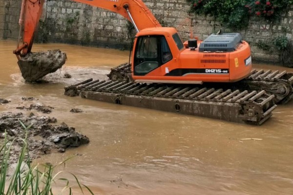 河道淤泥清淤 水上清淤挖掘机租赁 湿地挖掘机出租