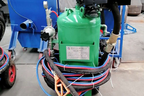 移动喷砂机大型工件去污除油移加压除锈喷砂罐